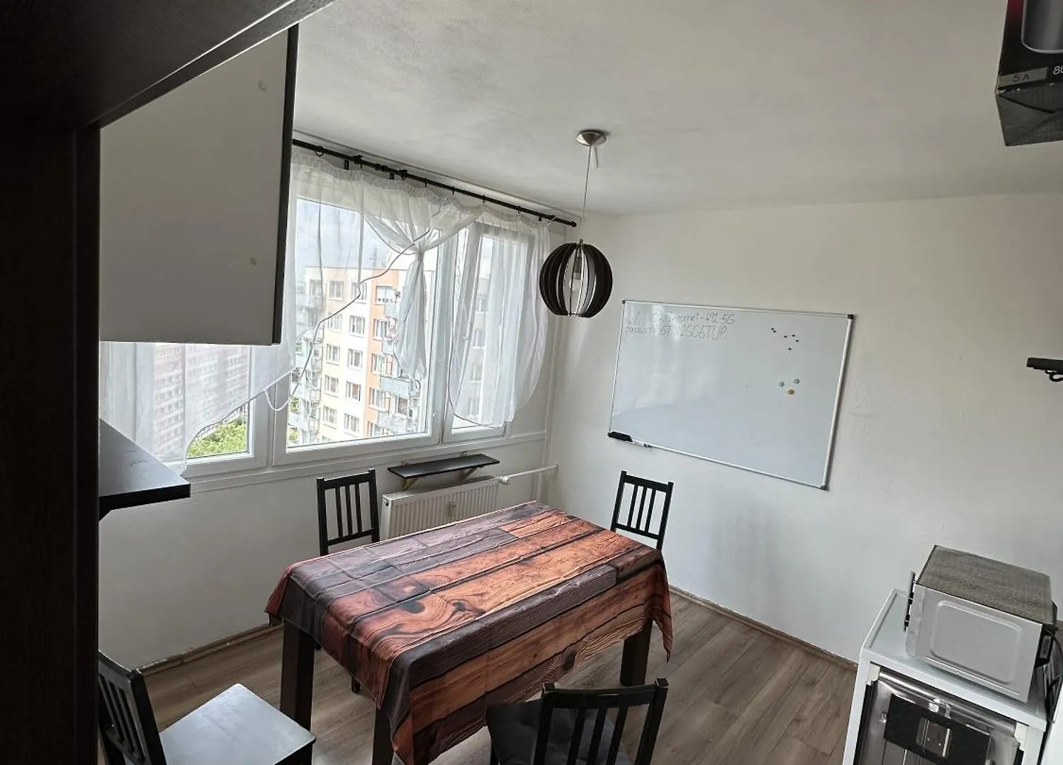 Private Rooms, Stunning City Views, Top-Floor With Balcony, Bathtub, Internet, Coffee Praga