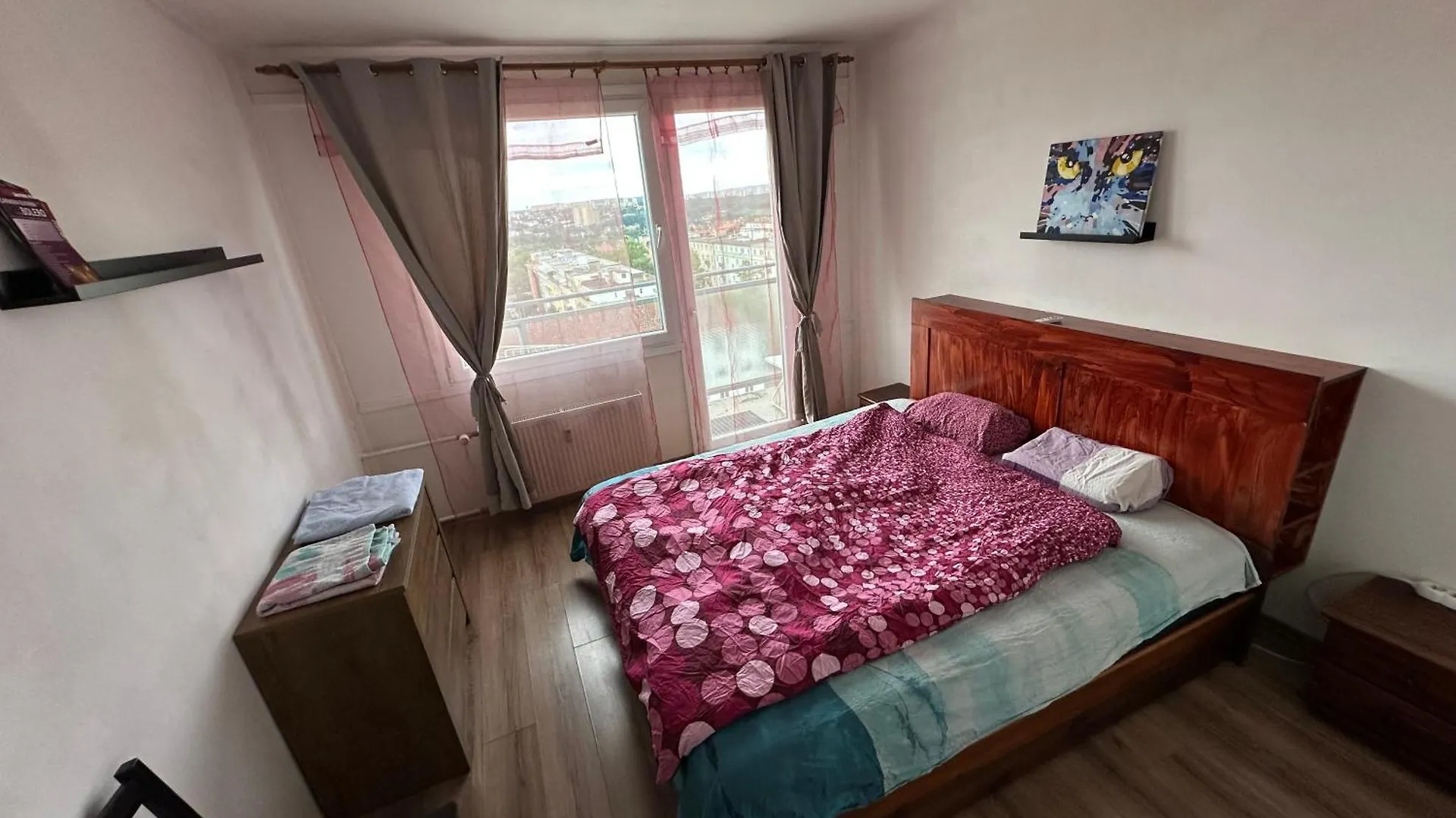Private Rooms, Stunning City Views, Top-Floor With Balcony, Bathtub, Internet, Coffee プラハ